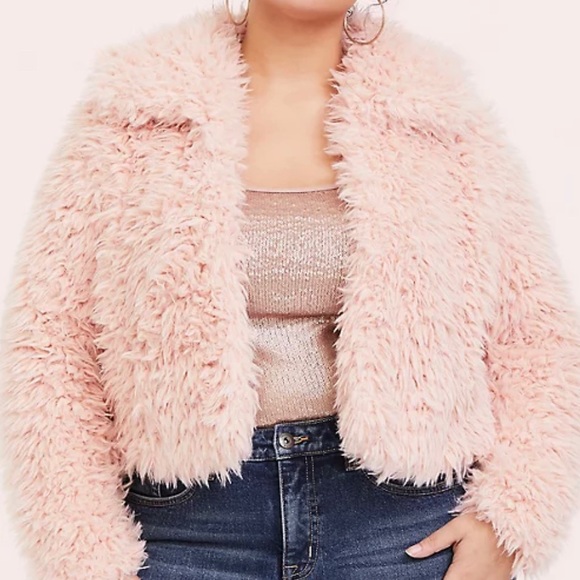 ❤️🛍Final Sale*NWOT Gorgeous blush pink teddy faux fur crop jacket. - Picture 5 of 5